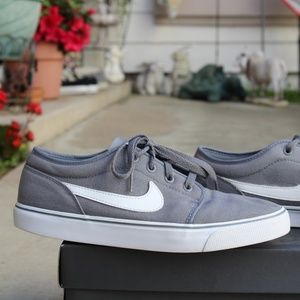 Nike Gray Mens Tennis Shoe